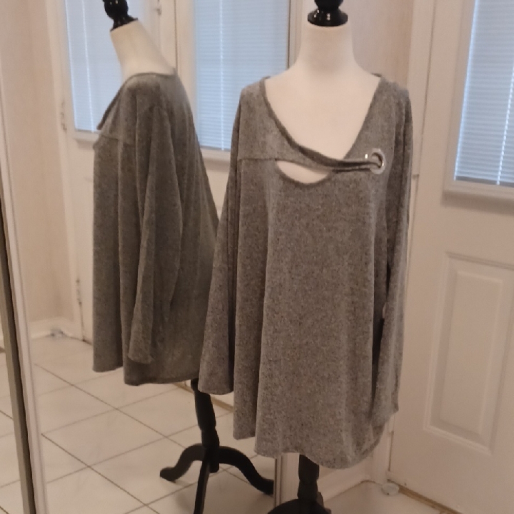 4/$40 New Unique Gray Top - Size 3X